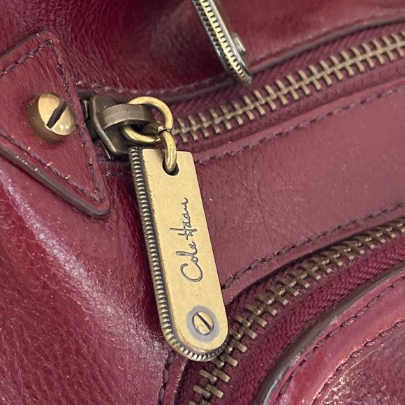 Beautiful deep red leather purse with lots of pockets - Picture 10 of 16